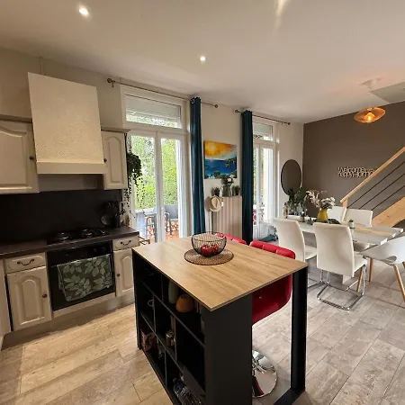 Maison Avec Grand Jardin Casa de Férias *